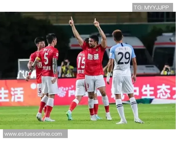 恒大主场大败,连续三场失利引发球迷不满和高层担忧 恒大主场大败,连续三场失利引发球迷不满和高层担忧